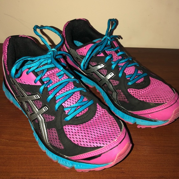 ASICS - Picture 2 of 8